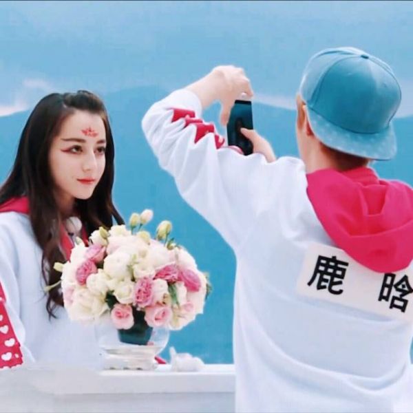 鹿晗恋爱背后的商业故事 这些“陆地夫妇”粉丝无家可归了 鹿晗恋爱背后的商业故事 这些“陆地夫妇”粉丝无家可归了